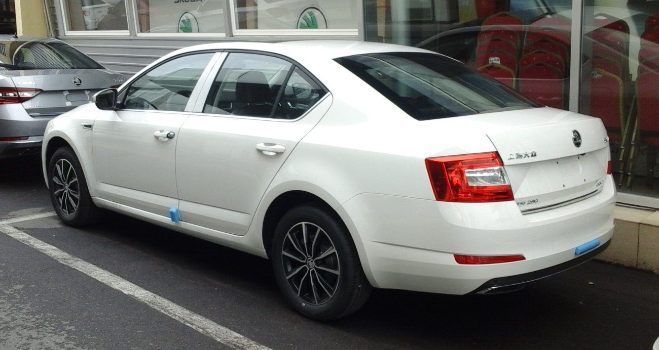 Skoda Superb 2.0 TDI 4x4 — Spate 3/4