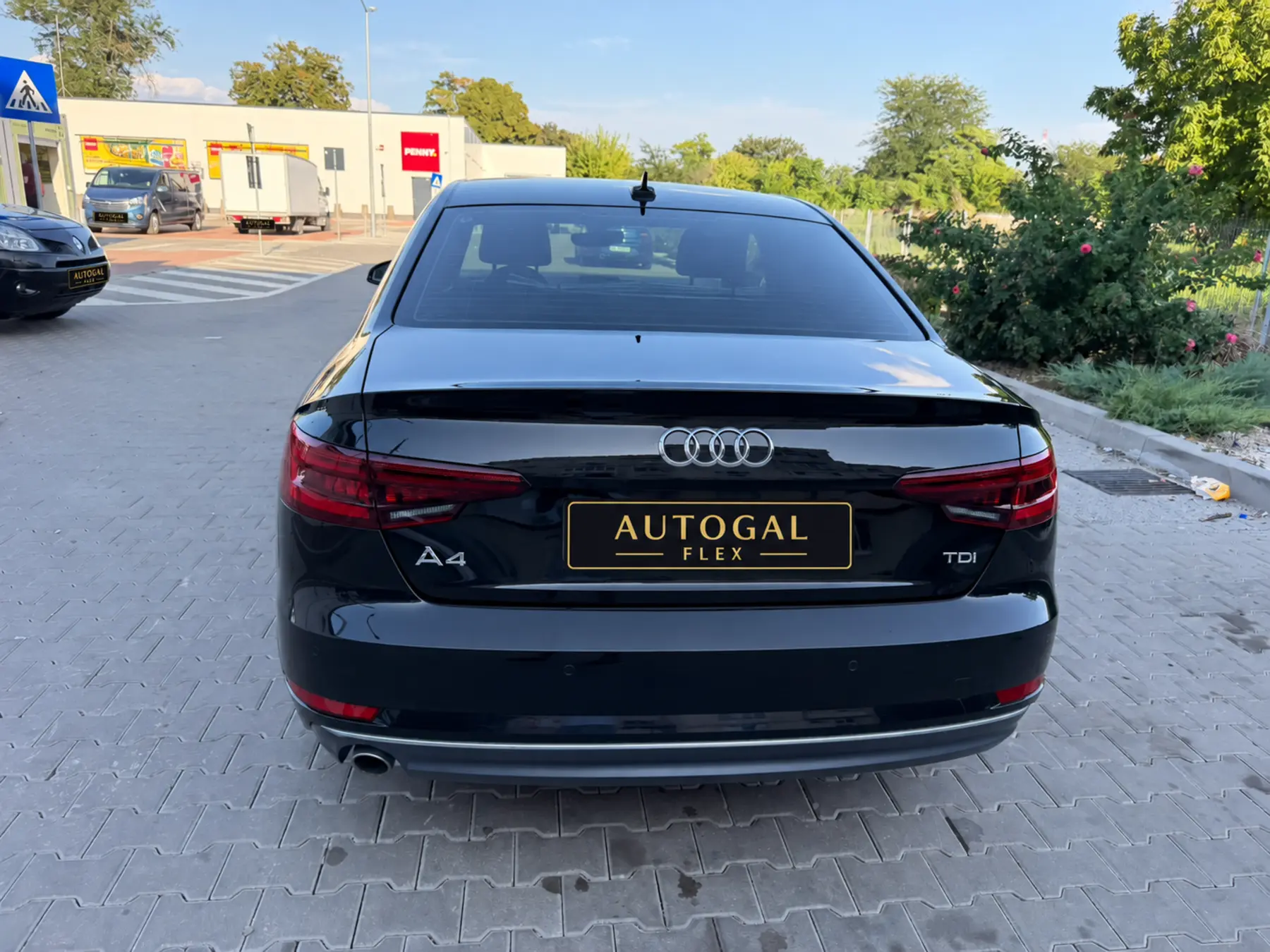 Audi A4 Sedan de închiriat în Galați — spate