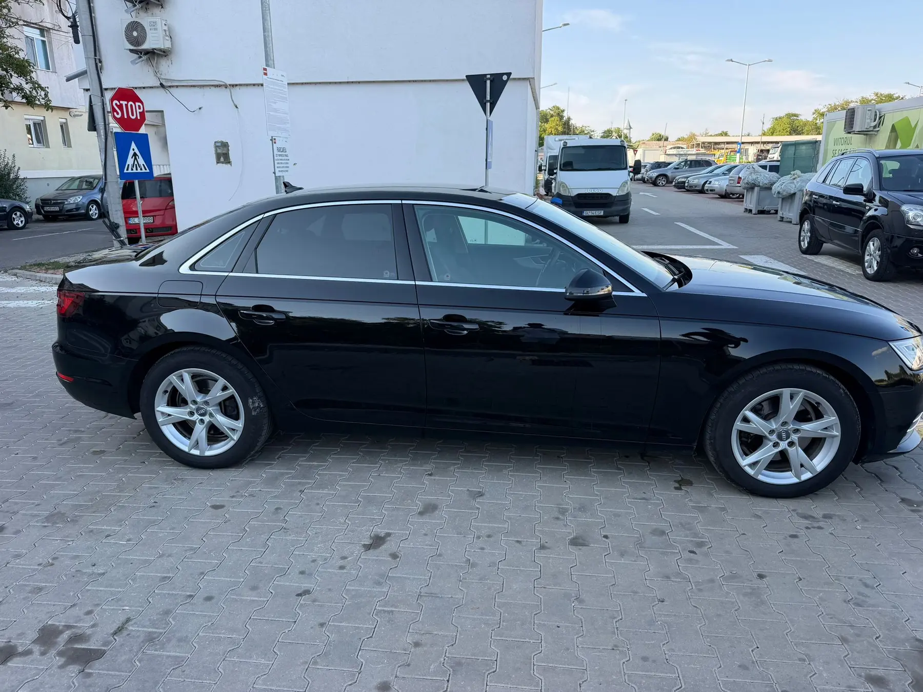 Audi A4 Sedan de închiriat în Galați — lateral stânga