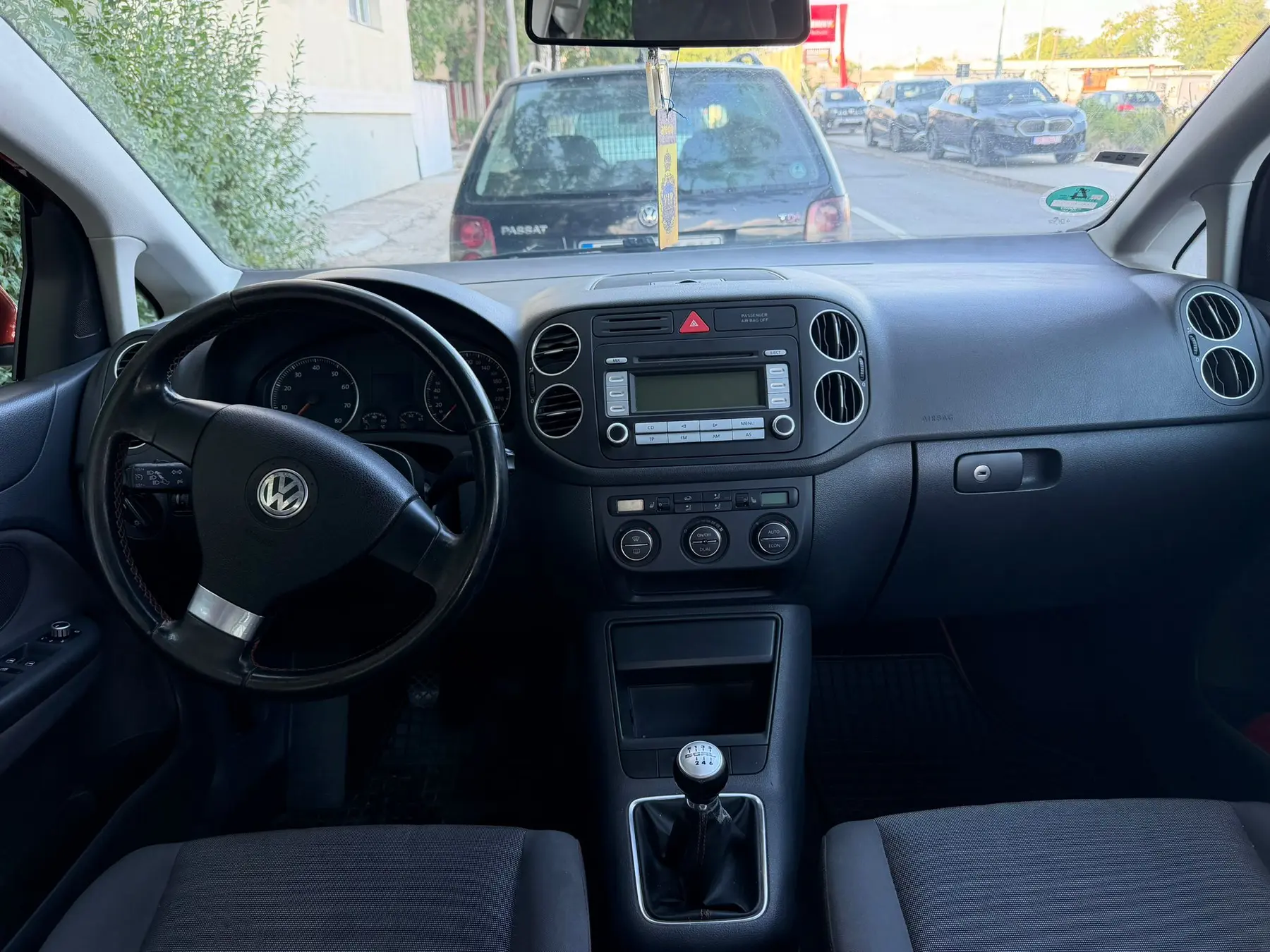 VW Golf 5 Plus Goal de închiriat în Galați — interior
