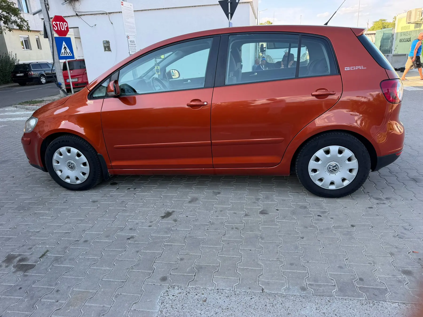 VW Golf 5 Plus Goal de închiriat în Galați — lateral dreapta
