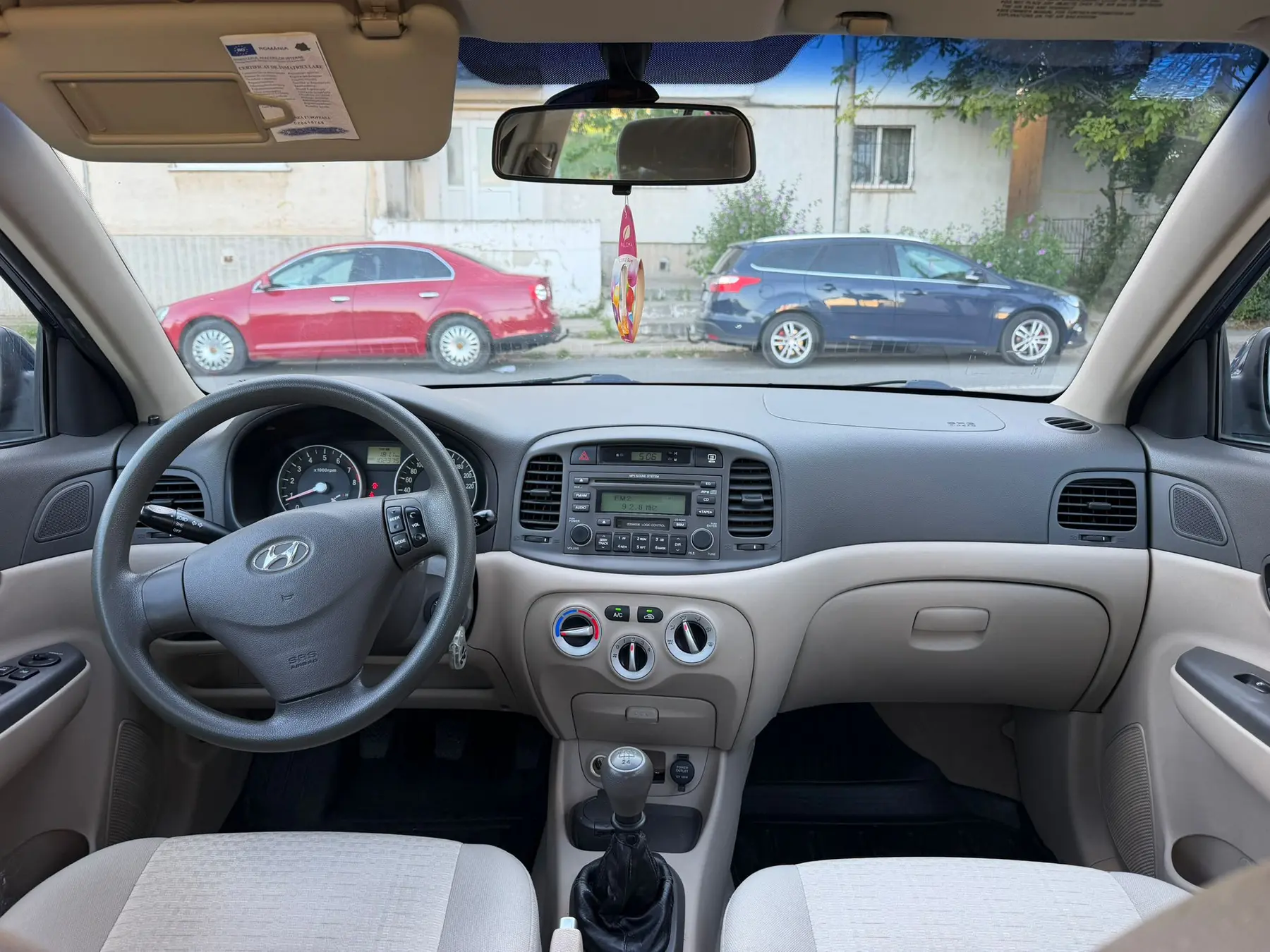 Hyundai Accent de închiriat în Galați — interior