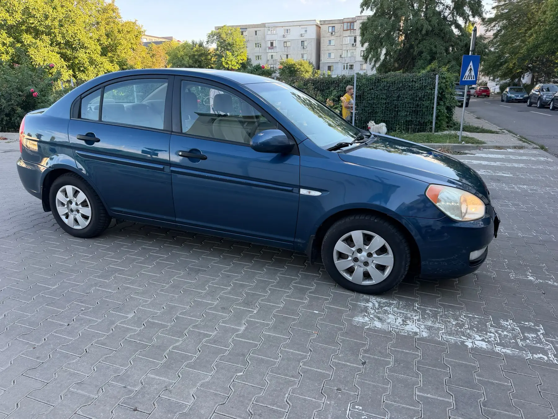 Hyundai Accent de închiriat în Galați — lateral stânga