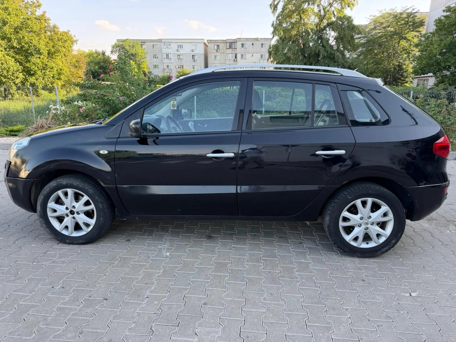 Renault Koleos 2.0 4x4 de închiriat în Galați — lateral stânga