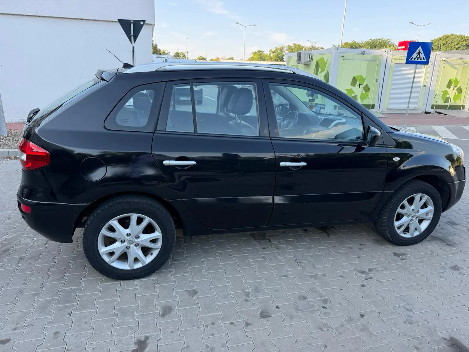 Renault Koleos 2.0 4x4 de închiriat în Galați — lateral dreapta