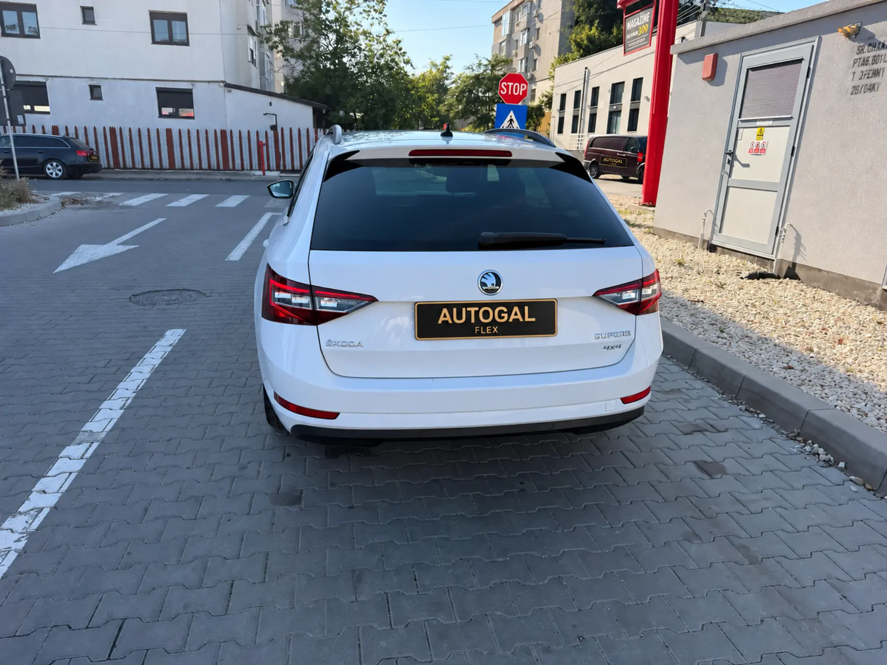 Skoda Superb 2.0 TDI 4x4 de închiriat în Galați — spate
